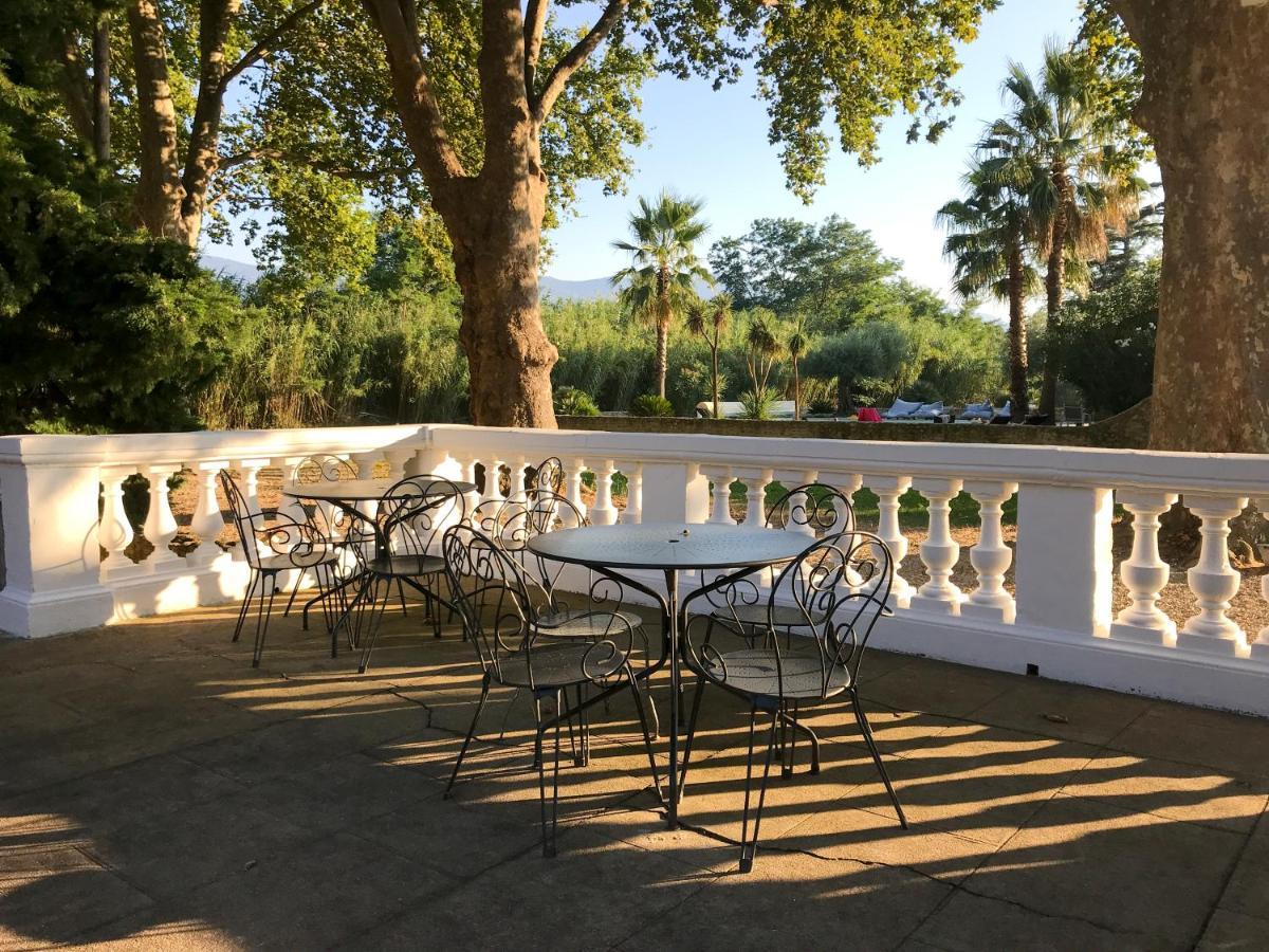 Domaine Castell De Bles Acomodação com café da manhã Saint-Génis Exterior foto