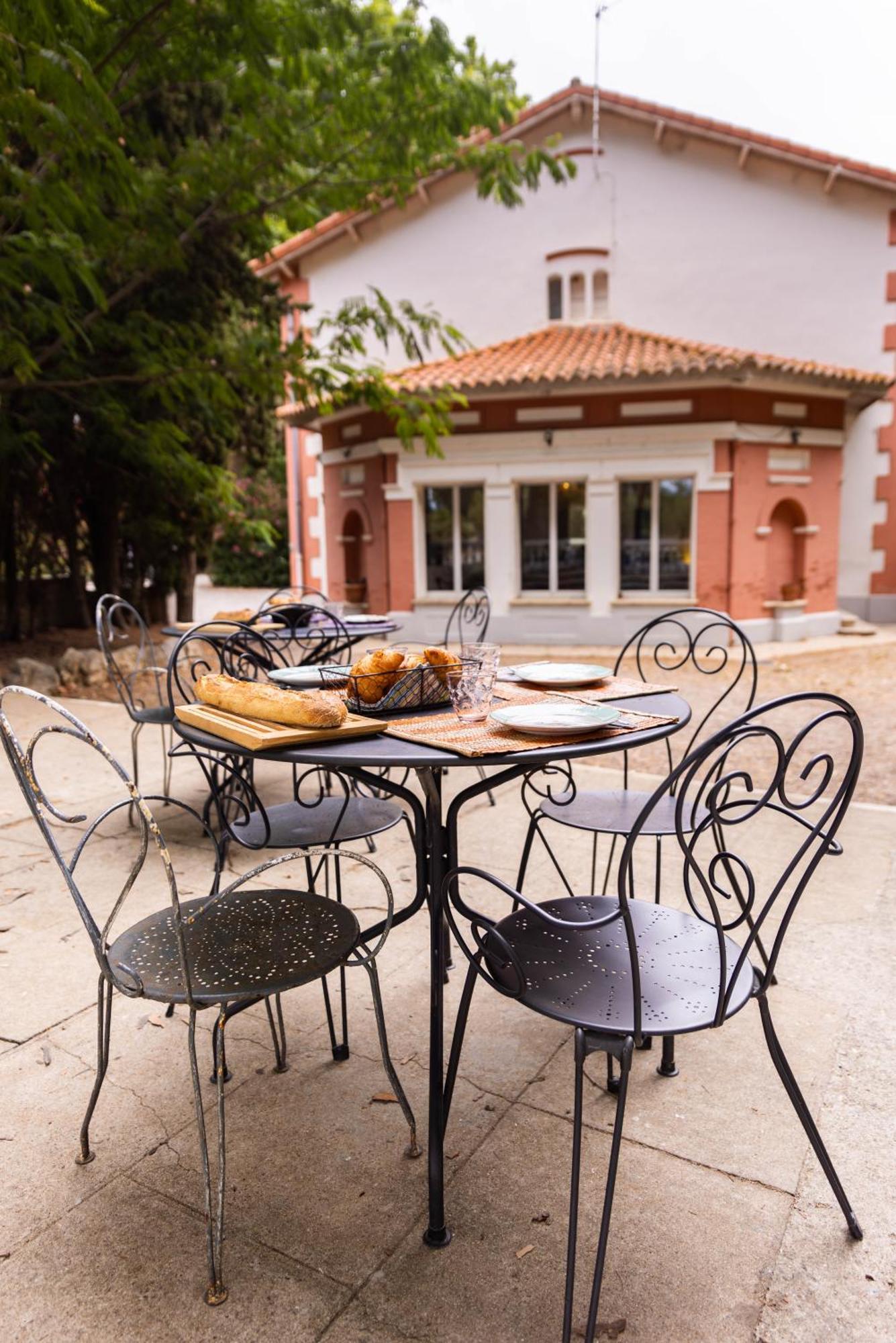 Domaine Castell De Bles Acomodação com café da manhã Saint-Génis Exterior foto