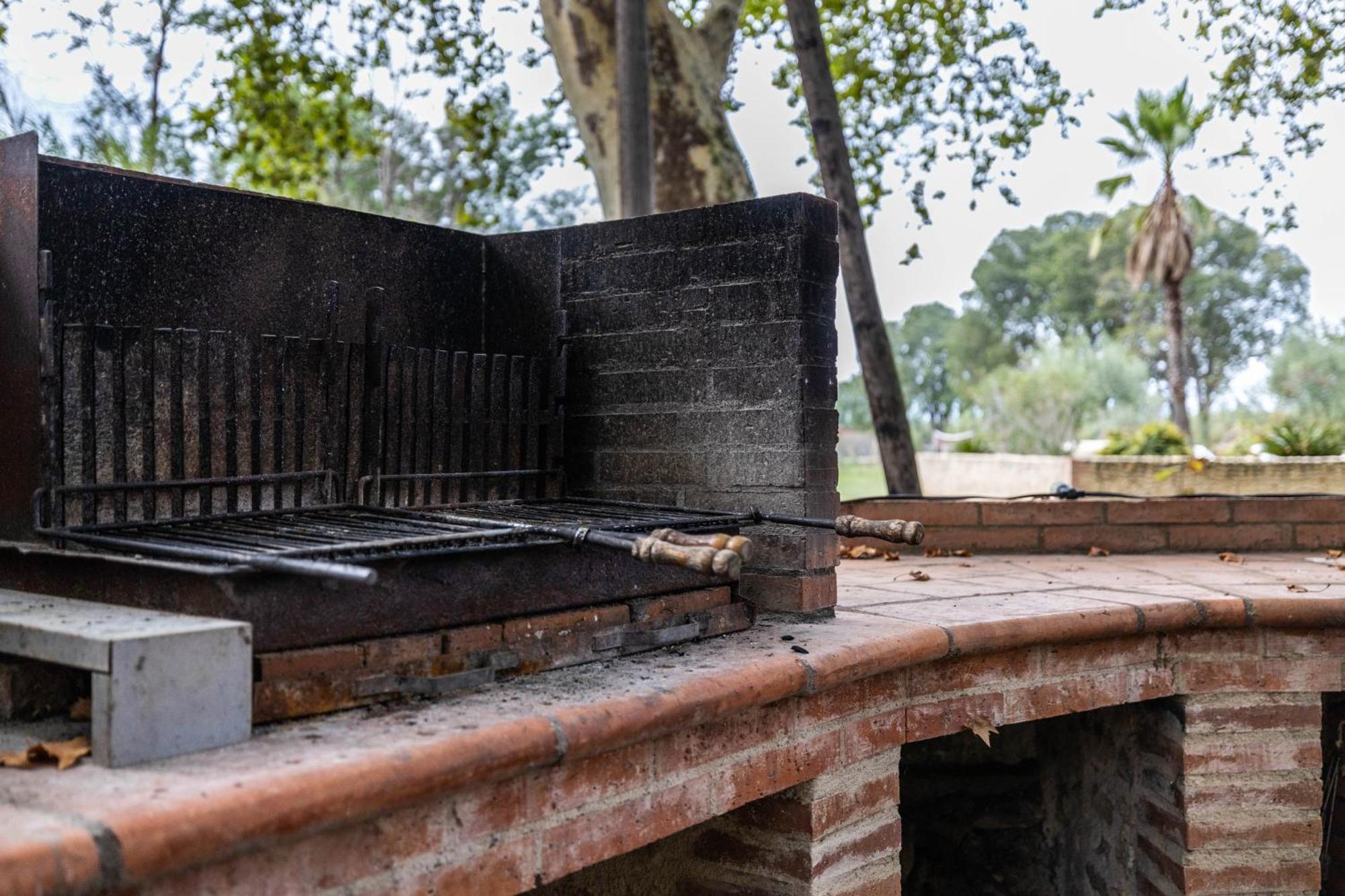 Domaine Castell De Bles Acomodação com café da manhã Saint-Génis Exterior foto