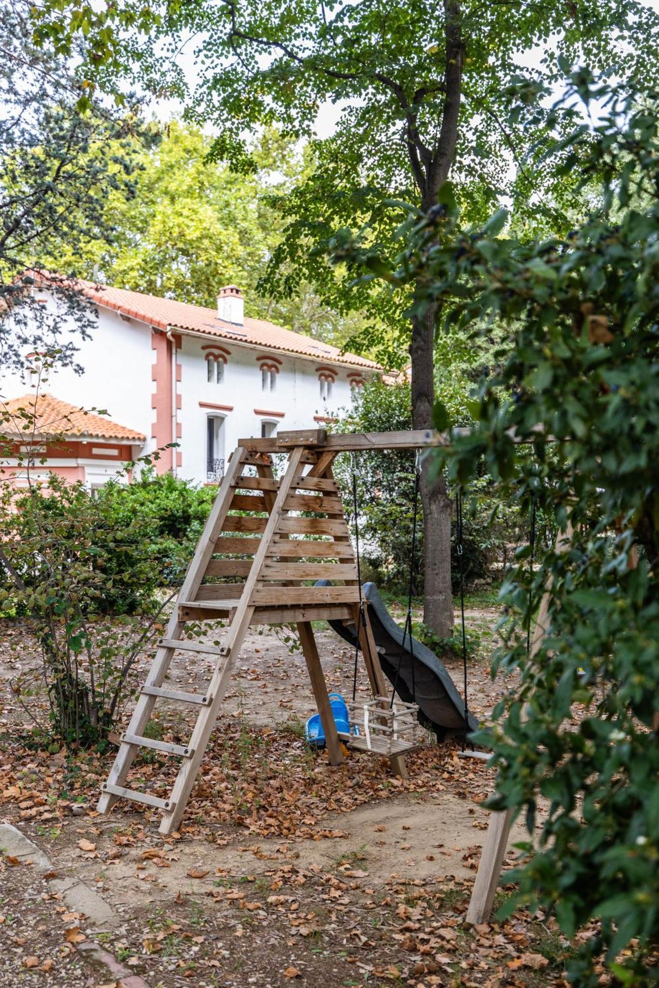 Domaine Castell De Bles Acomodação com café da manhã Saint-Génis Exterior foto